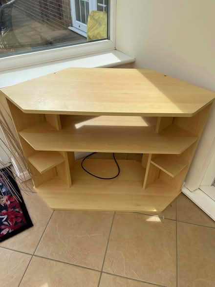Photo of free Workstation & tv unit (Dunstable LU6) #3