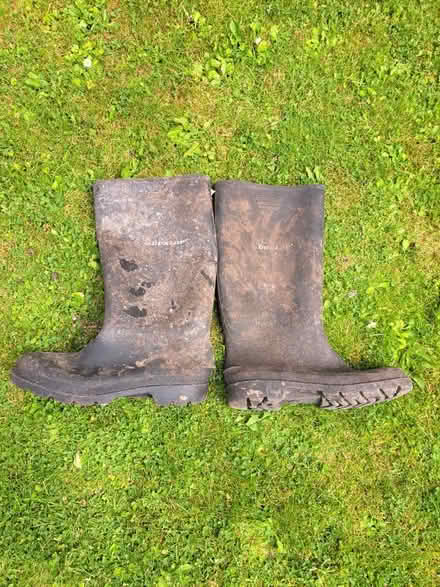 Photo of free Pair of Dunlop size 9 wellies (Heswall) #1