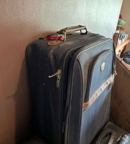 Photo of free Old suitcase (Selhurst SE25) #3