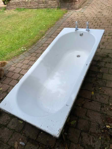 Photo of free White acrylic bath (Croxteth L12) #1