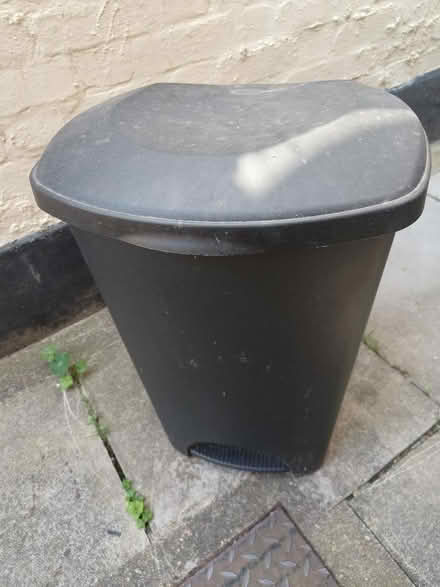 Photo of free Plastic bin (Stepney E1) #1