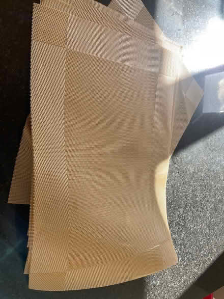 Photo of free Placemat (8) (Raynes park SW20) #1