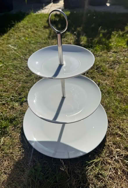 Photo of free Ceramic cake stand no.2 (Welling DA16) #2
