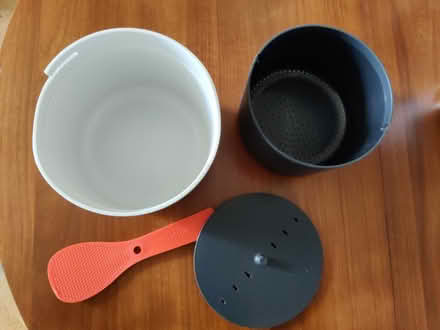 Photo of free J&J microwave rice cooker (Marchmont EH9) #3