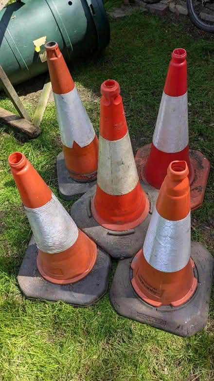 Photo of free 5 traffic cones (Cutteslowe OX2) #1