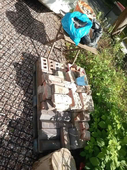 Photo of free Bricks (Hollinswood TF3) #1