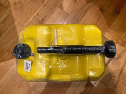 Photo of free Petrol can/tank (W6) #3