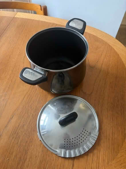Photo of free Big pan with lid (L8) #1
