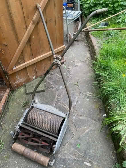 Photo of free Antique push lawnmower, working (Queen's Park BN2) #2