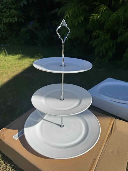 Photo of free Ceramic cake stand (Welling DA16) #1