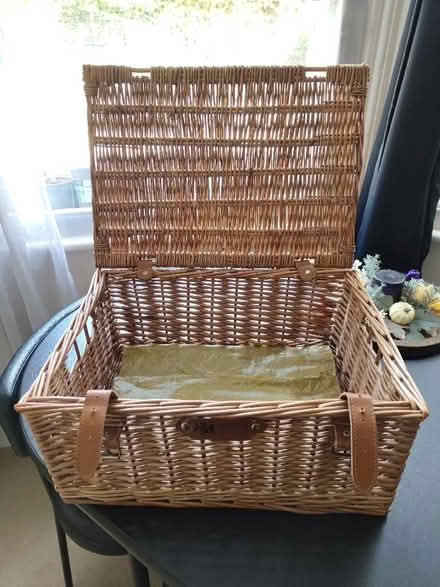 Photo of free Large hamper (Wandsworth Common SW12) #2