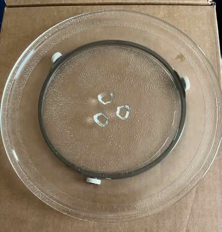 Photo of free Microwave Glass Plate and holder (Tunbridge Wells N. TN1) #2