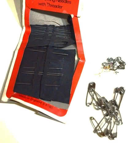 Photo of free needles and safety pins (Oakwood LS8) #1