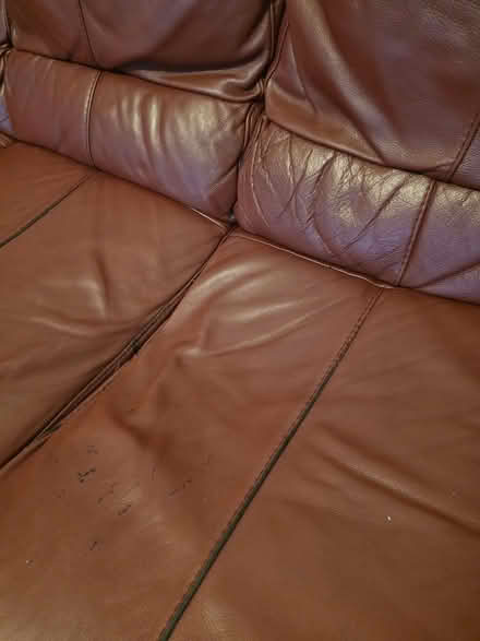 Photo of free Maroon/Burgundy 3 seater leather sofa (Finsbury Park N4) #2