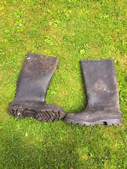 Photo of free Pair of Dunlop size 9 wellies (Heswall) #2