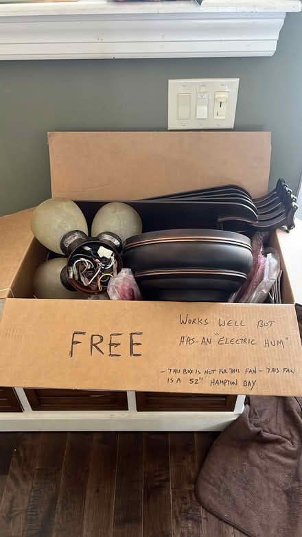 Photo of free Ceiling fan (Lindenhurst) #1