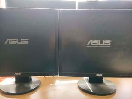 Photo of free 2 x computer monitors PLS READ INFO (Napsbury AL2) #2