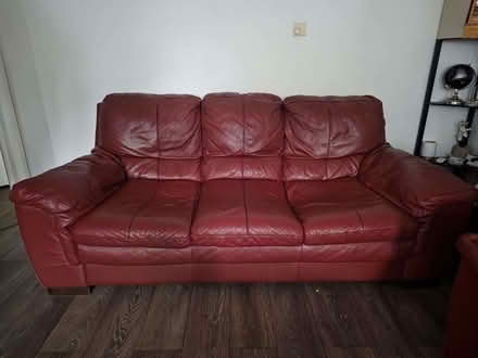 Photo of free Maroon/Burgundy 3 seater leather sofa (Finsbury Park N4) #1