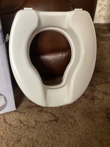 Photo of free Raised toilet seat (Shepshed LE12) #1