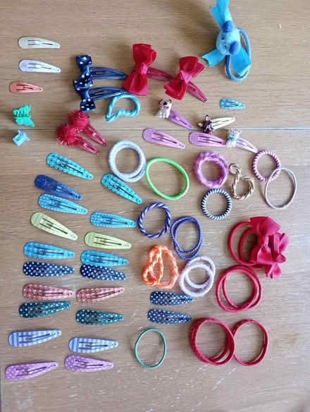 Photo of free Hair accessories for a child (Welling DA16) #1