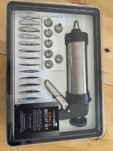 Photo of free Icing set (Highfields Caldecote) #1