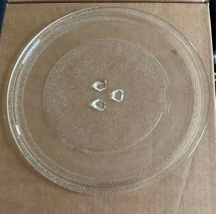 Photo of free Microwave Glass Plate and holder (Tunbridge Wells N. TN1) #1
