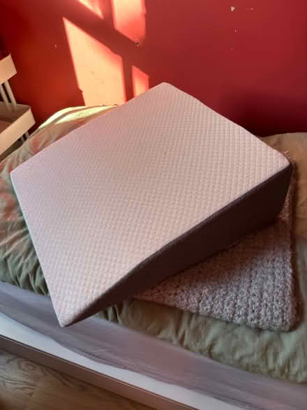 Photo of free Memory foam wedge (Farnborough GU14) #1