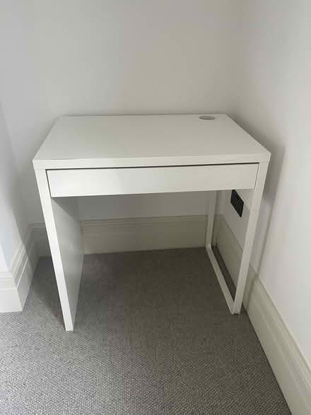 Photo of free white ikea desk 90cm (Herne Hill SE21) #1