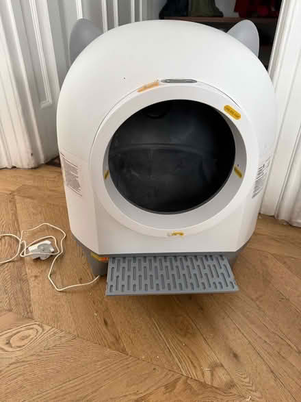 Photo of free Self-Cleaning Cat Litter Box (Earls Court SW5) #1