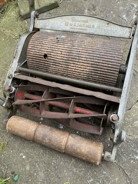 Photo of free Antique push lawnmower, working (Queen's Park BN2) #3