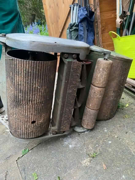 Photo of free Antique push lawnmower, working (Queen's Park BN2) #4
