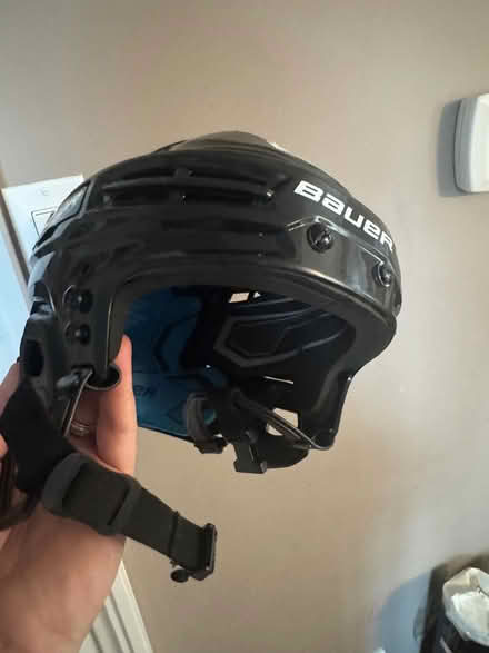 Photo of free kids jr hockey helmet (SE Oakville) #1