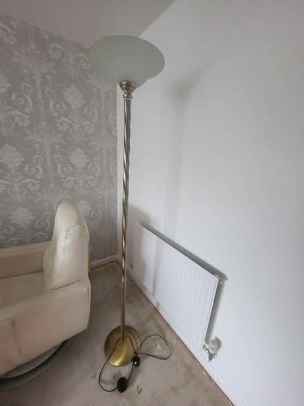 Photo of free Standing lamp (Matlock DE4) #3