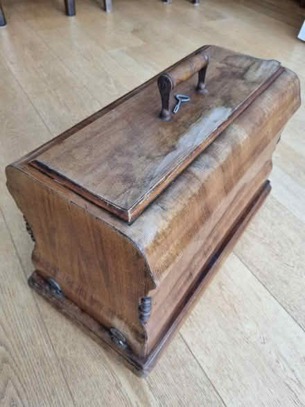 Photo of free Jones Vintage sewing machine (Silverdale LA5) #3