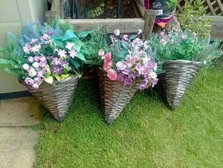 Photo of free X3 artificial Hanging Baskets (CR44EX CR4) #1
