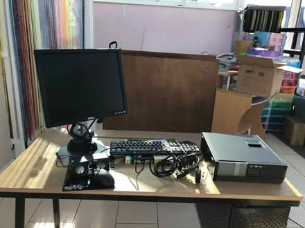Photo of free Computer set PC i3 Dell HP Desktop SFF 8 GB 500 GB HDDWindow (Prestatyn LL19) #1
