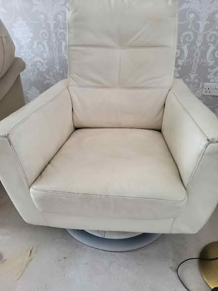 Photo of free Cream leather swivel chair (Matlock DE4) #4
