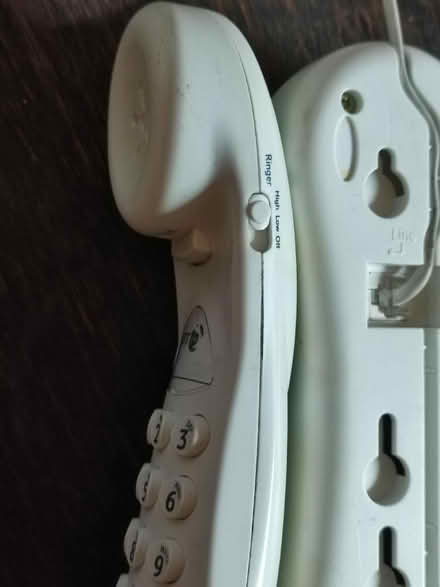 Photo of free BT Duet 20 telephone handset and cradle (Littleover DE23) #4