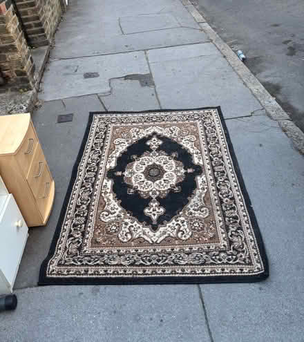 Photo of free Rug (Selhurst SE25) #1
