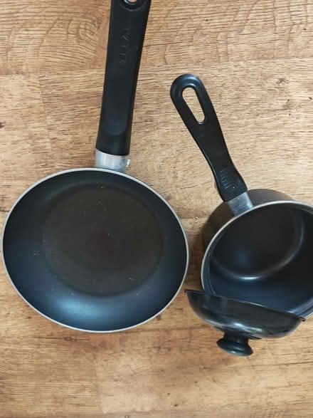 Photo of free Non stick fry pan and saucepan (Great Sutton CH66) #1