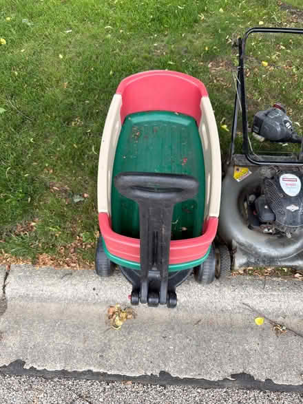 Photo of free Kuds plastic wagon (carpentersville) #1
