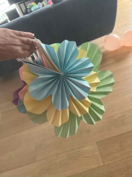 Photo of free Paper floral hanging decorations (W12) #2