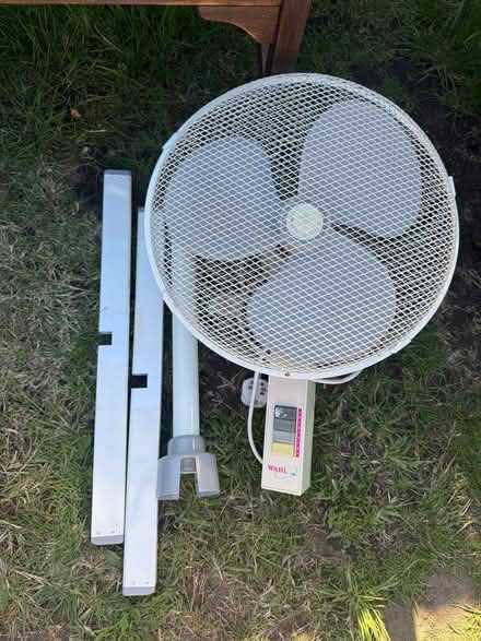 Photo of free Floor standing Fan (Welling DA16) #1