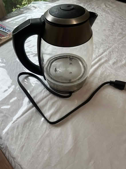 Photo of free Salton kettle (Erin Mills Pkwy / Mississauga) #1