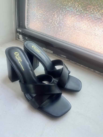 Photo of free 7.5 women’s shoes (East Harlem) #3