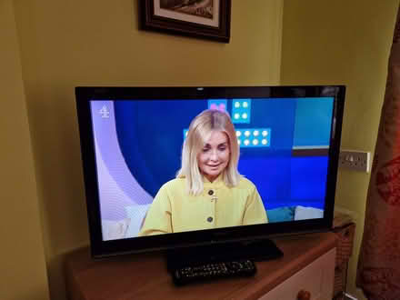 Photo of free Panasonic 32inch TV including remote (Wollescote DY9) #1