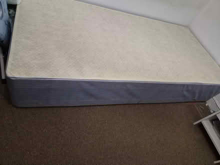 Photo of free Divan single bed base, great cond (M84jf) #1