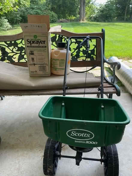 Photo of free scotts spreader and sprayer (Savage MD 20763) #1
