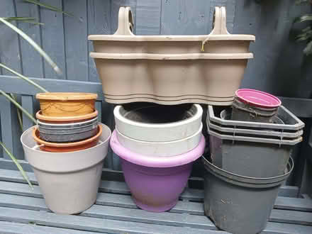 Photo of free Assorted plant pots (Limefield BL9) #1