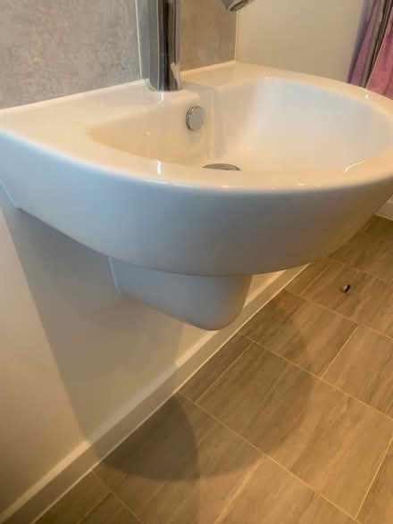 Photo of free Wash Basin (Bracknell RG12) #3